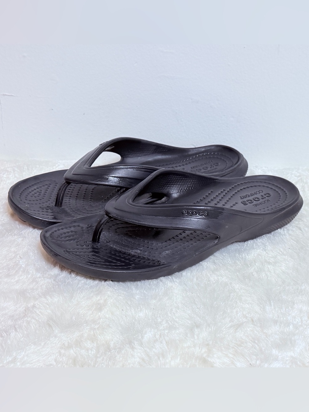 CROCS Black Flip Flop Sandals Size 6
